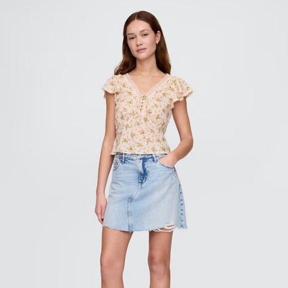 NWT GAP Lace Trim Floral Fitted Top L - Picture 3 of 5